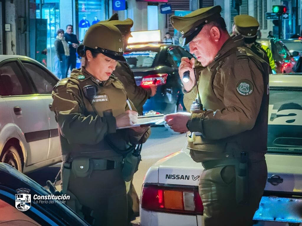 Carabineros de Chile cerca de Hostal Maucho